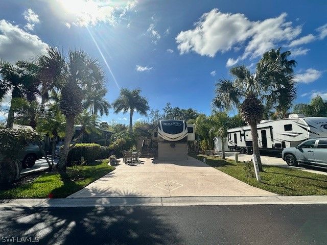 1674 Diamond Lake CIR, Naples, FL 34114