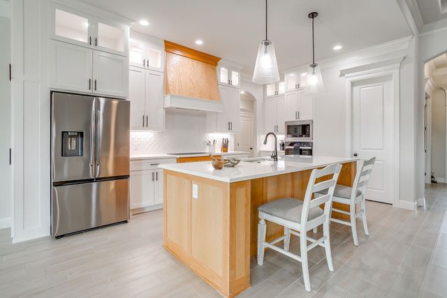 2172 Middlewood Circle, Granbury, TX 76049