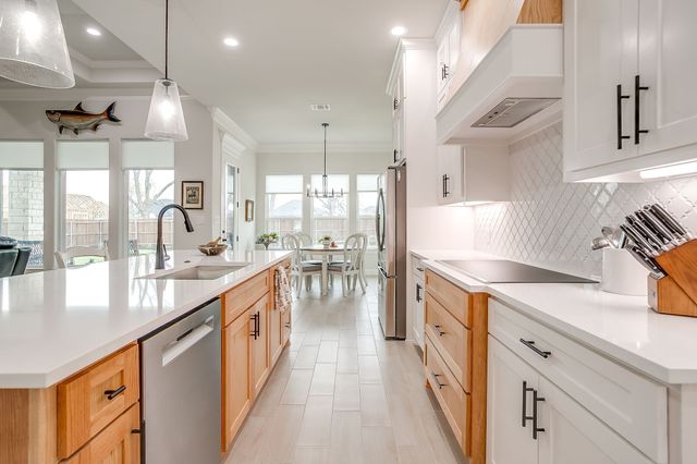 2172 Middlewood Circle, Granbury, TX 76049