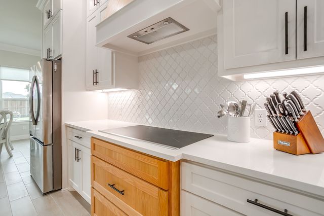 2172 Middlewood Circle, Granbury, TX 76049