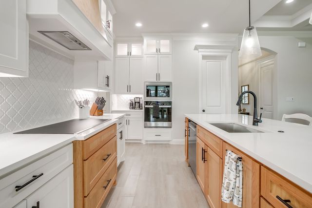2172 Middlewood Circle, Granbury, TX 76049