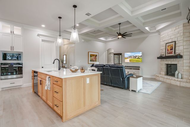 2172 Middlewood Circle, Granbury, TX 76049