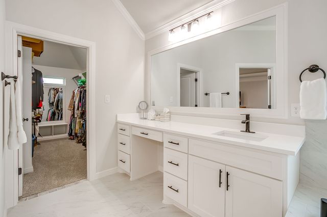 2172 Middlewood Circle, Granbury, TX 76049