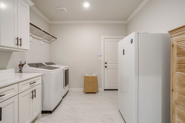 2172 Middlewood Circle, Granbury, TX 76049
