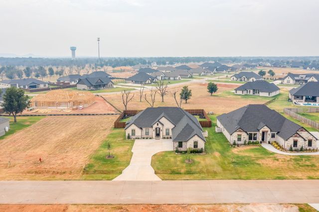 2172 Middlewood Circle, Granbury, TX 76049