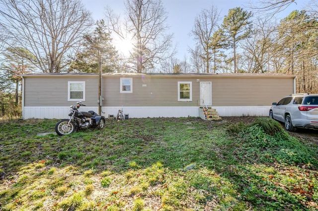 4090 Pyburn Dr, Savannah, TN 38372