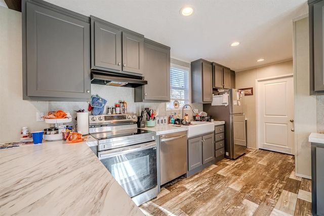 4090 Pyburn Dr, Savannah, TN 38372