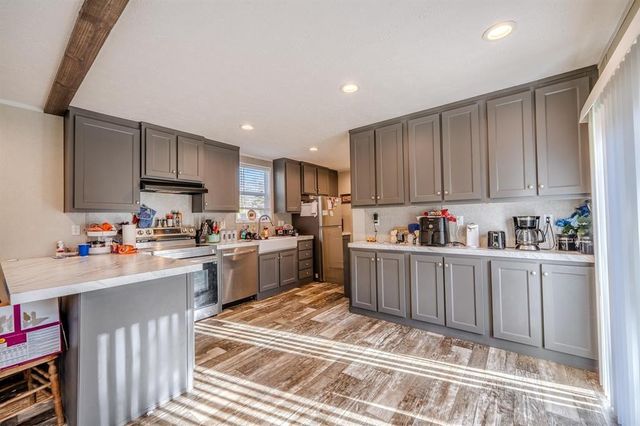 4090 Pyburn Dr, Savannah, TN 38372