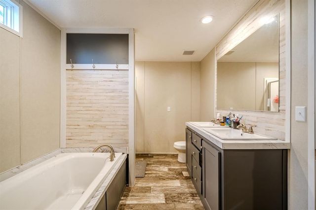 4090 Pyburn Dr, Savannah, TN 38372