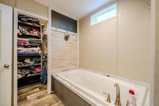 4090 Pyburn Dr, Savannah, TN 38372