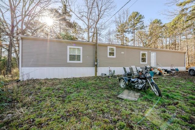 4090 Pyburn Dr, Savannah, TN 38372