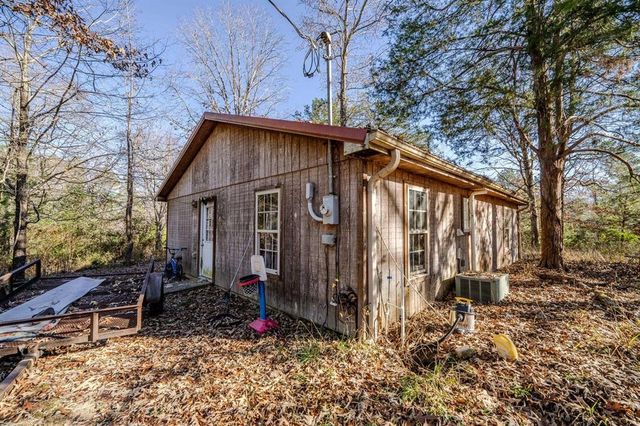 4090 Pyburn Dr, Savannah, TN 38372