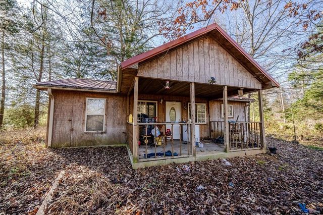 4090 Pyburn Dr, Savannah, TN 38372