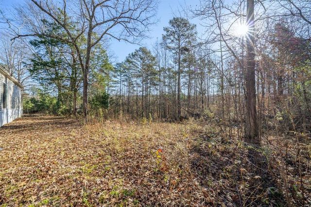 4090 Pyburn Dr, Savannah, TN 38372