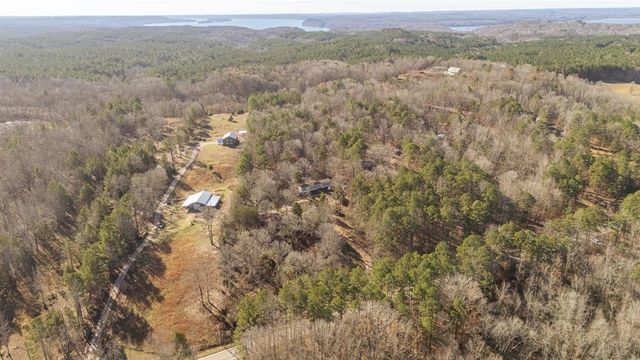 4090 Pyburn Dr, Savannah, TN 38372