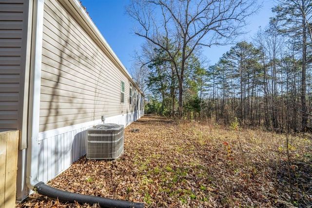 4090 Pyburn Dr, Savannah, TN 38372