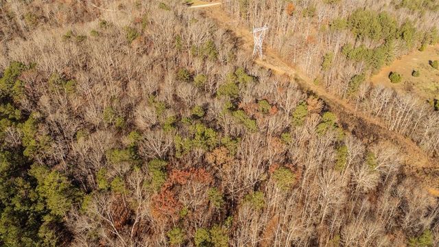 4090 Pyburn Dr, Savannah, TN 38372