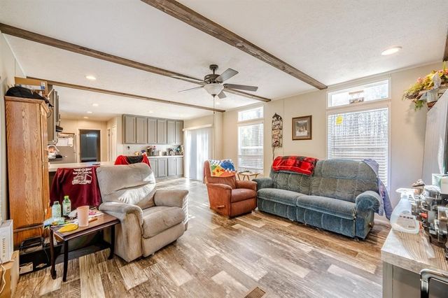 4090 Pyburn Dr, Savannah, TN 38372