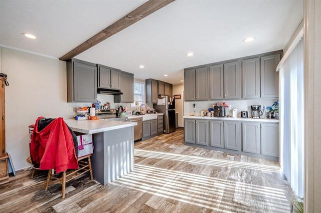 4090 Pyburn Dr, Savannah, TN 38372