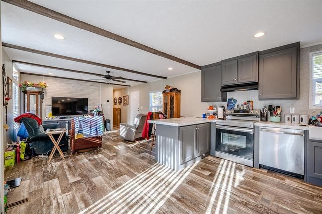 4090 Pyburn Dr, Savannah, TN 38372