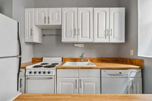 20 E Goethe Street 206, Chicago, IL 60610