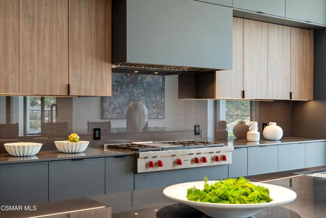 461 Lake Sherwood Drive, Westlake Village, CA 91361