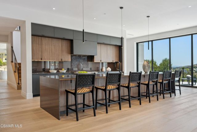 461 Lake Sherwood Drive, Westlake Village, CA 91361