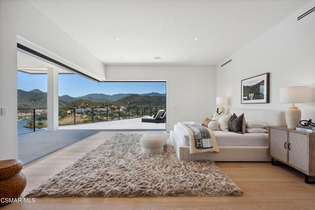 461 Lake Sherwood Drive, Westlake Village, CA 91361