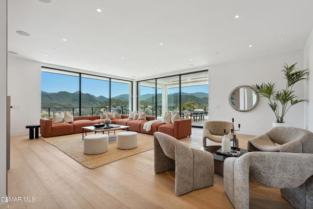 461 Lake Sherwood Drive, Westlake Village, CA 91361