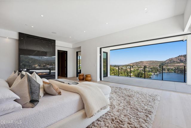 461 Lake Sherwood Drive, Westlake Village, CA 91361