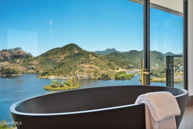 461 Lake Sherwood Drive, Westlake Village, CA 91361