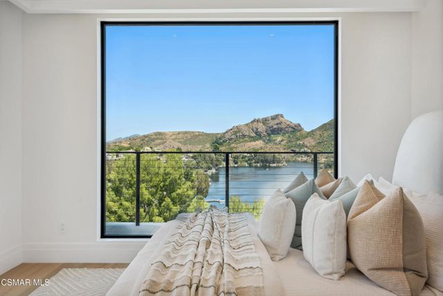 461 Lake Sherwood Drive, Westlake Village, CA 91361