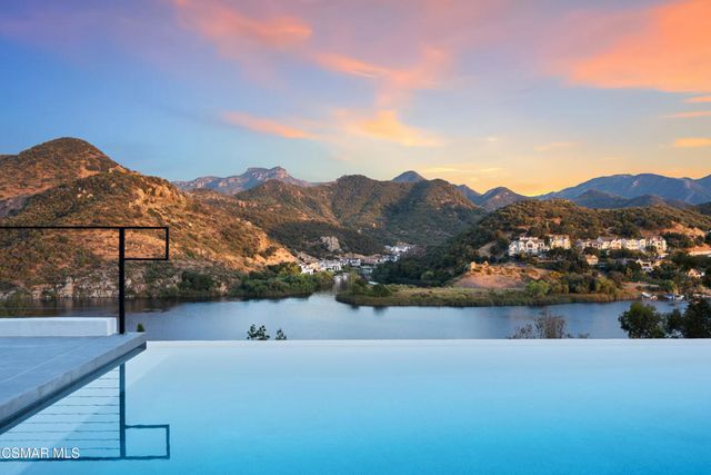 461 Lake Sherwood Drive, Westlake Village, CA 91361