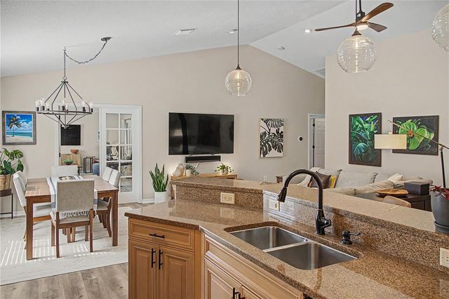 719 92ND AVENUE N, St Petersburg, FL 33702
