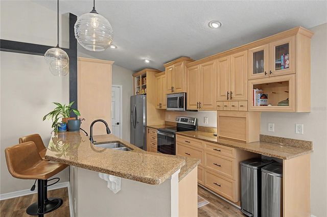 719 92ND AVENUE N, St Petersburg, FL 33702