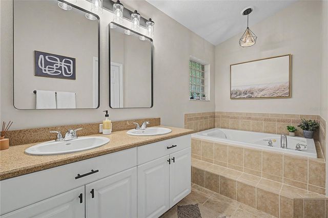 719 92ND AVENUE N, St Petersburg, FL 33702