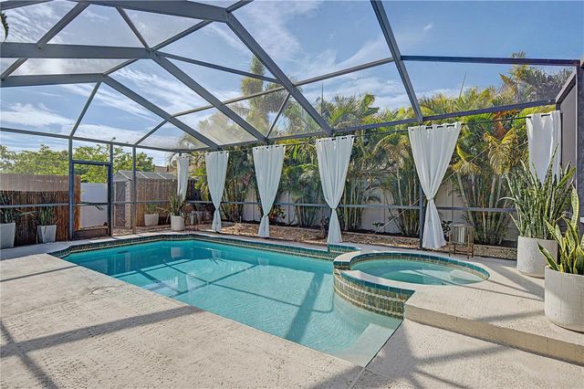 719 92ND AVENUE N, St Petersburg, FL 33702