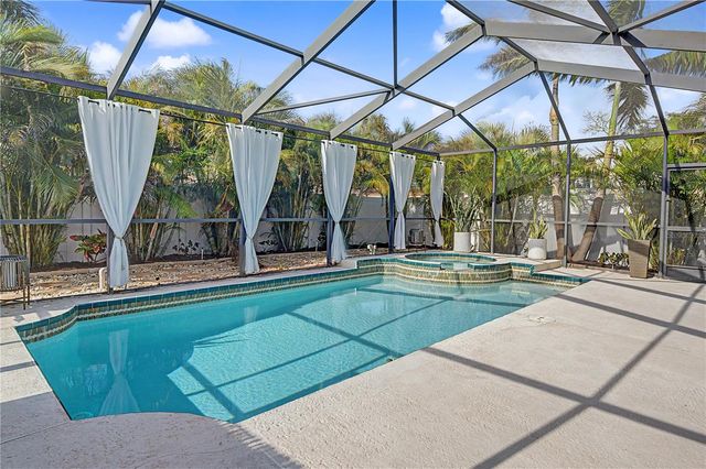719 92ND AVENUE N, St Petersburg, FL 33702