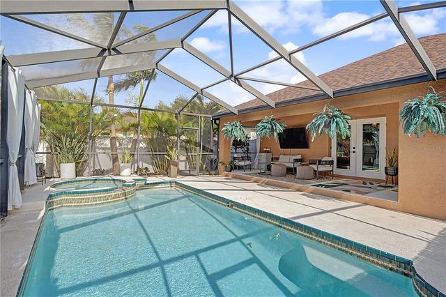 719 92ND AVENUE N, St Petersburg, FL 33702
