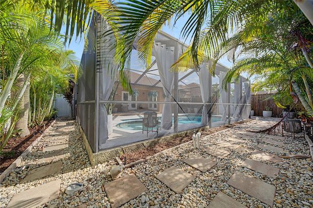 719 92ND AVENUE N, St Petersburg, FL 33702
