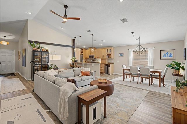 719 92ND AVENUE N, St Petersburg, FL 33702