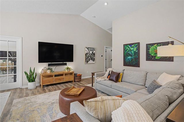 719 92ND AVENUE N, St Petersburg, FL 33702