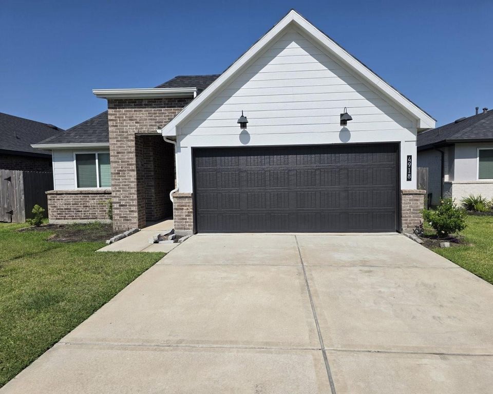 4918 Natchez Trace, Arcola, TX 77545