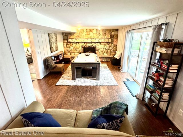 2757 Limerick Lane, Troy, MI 48098