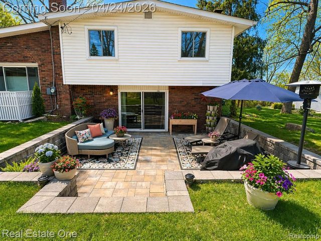 2757 Limerick Lane, Troy, MI 48098