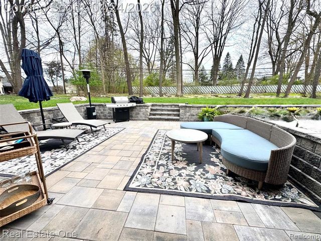 2757 Limerick Lane, Troy, MI 48098