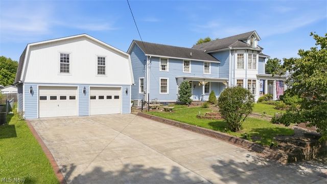 402 Williams Avenue, Williamstown, WV 26187