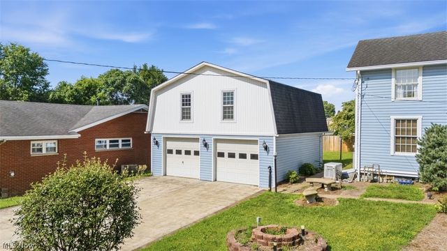 402 Williams Avenue, Williamstown, WV 26187