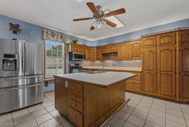 402 Williams Avenue, Williamstown, WV 26187