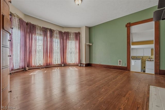 402 Williams Avenue, Williamstown, WV 26187